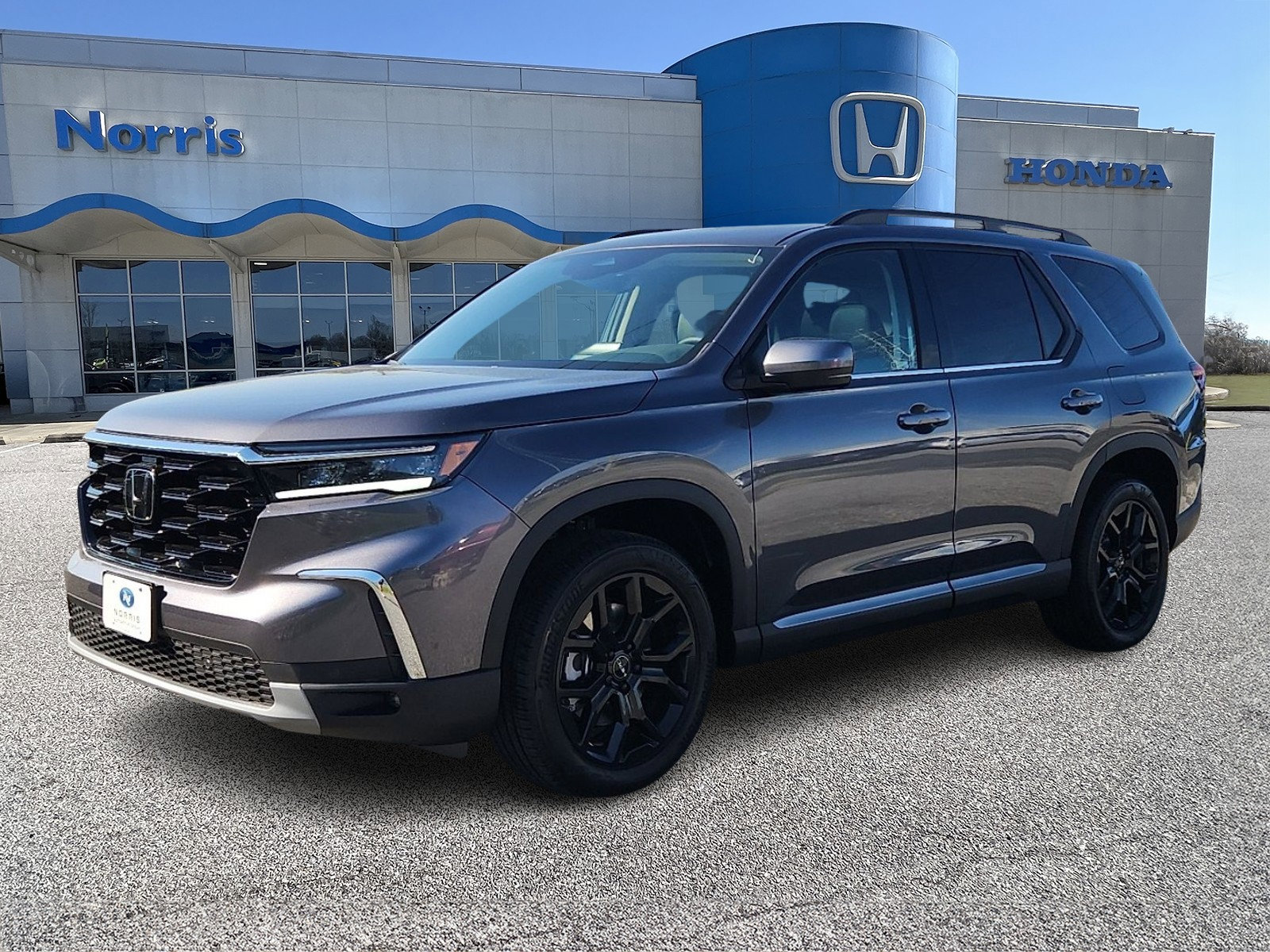 New 2025 Honda Pilot Touring image 2