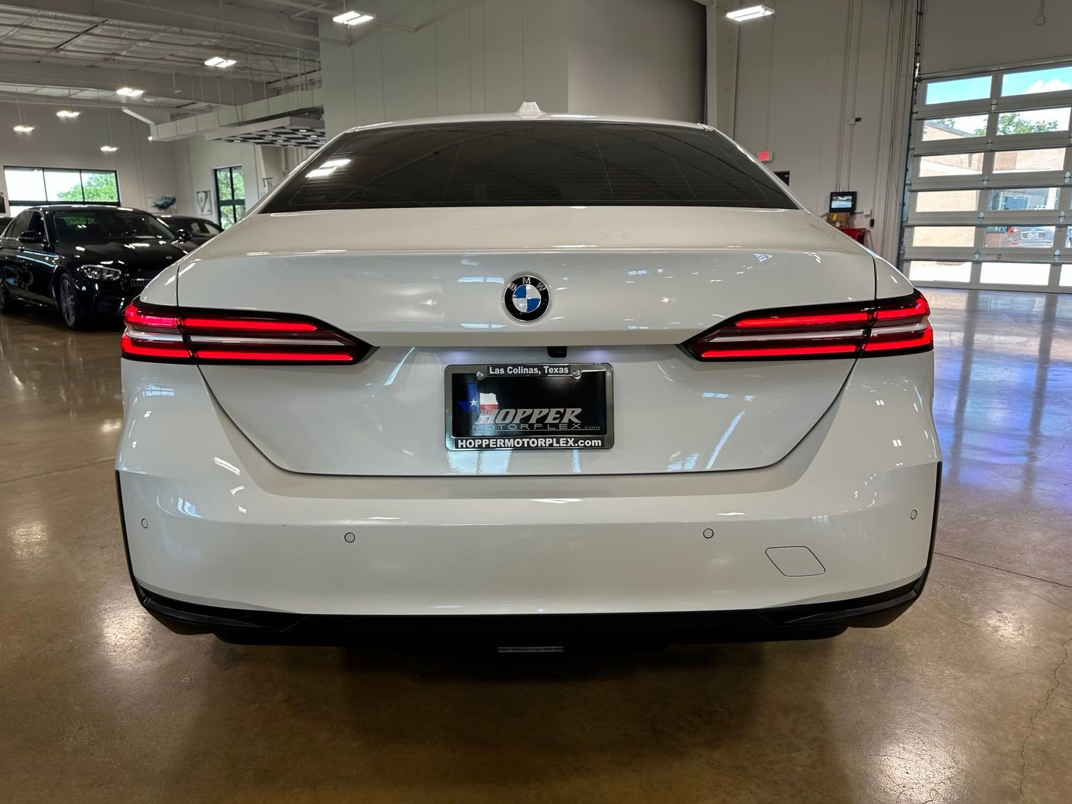 Used 2024 BMW 530i w/ Convenience Package RWD image 7
