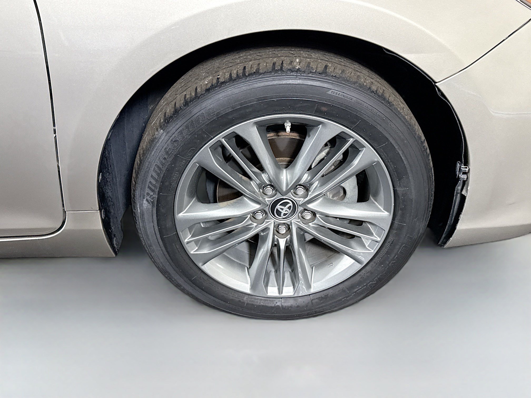 Used 2017 Toyota Camry SE FWD image 31