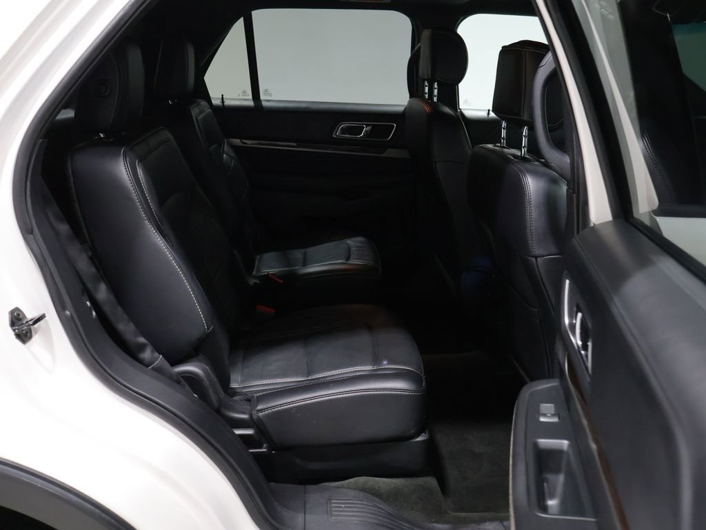 Used 2017 Ford Explorer Platinum image 21