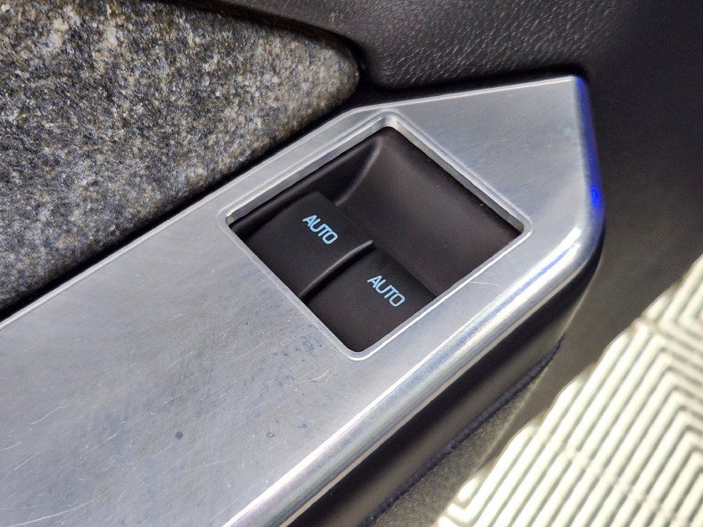Used 2010 Ford Mustang GT RWD image 17