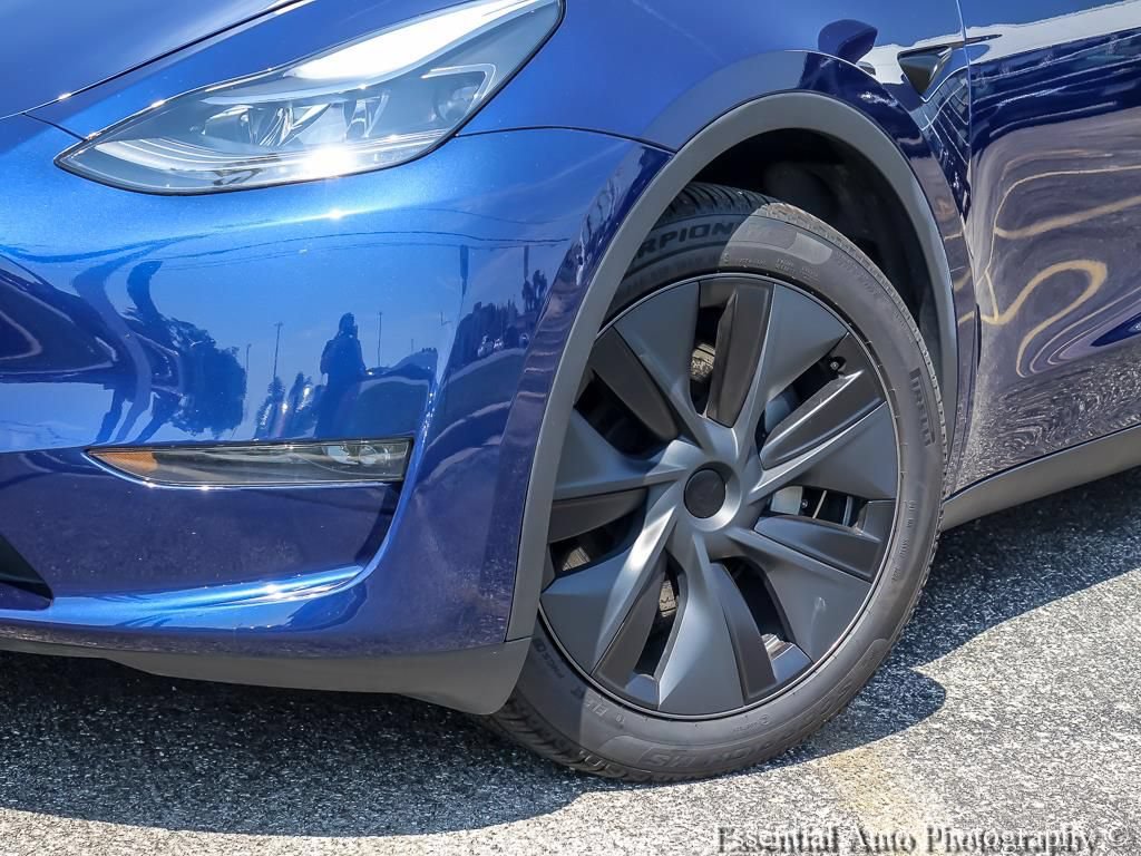 Used 2024 Tesla Model Y Long Range AWD/4WD image 5