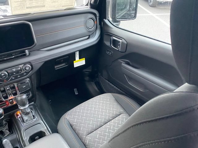 New 2026 Jeep Gladiator Mojave w/ Safety Group AWD/4WD image 33