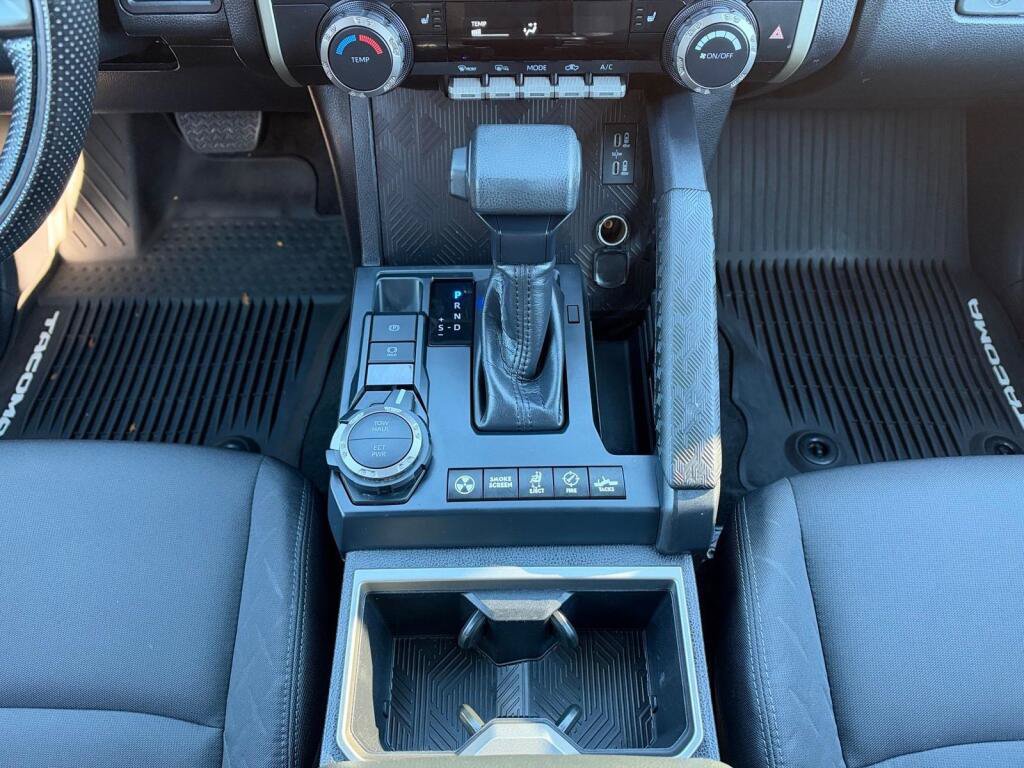 Certified 2024 Toyota Tacoma SR5 AWD/4WD image 11