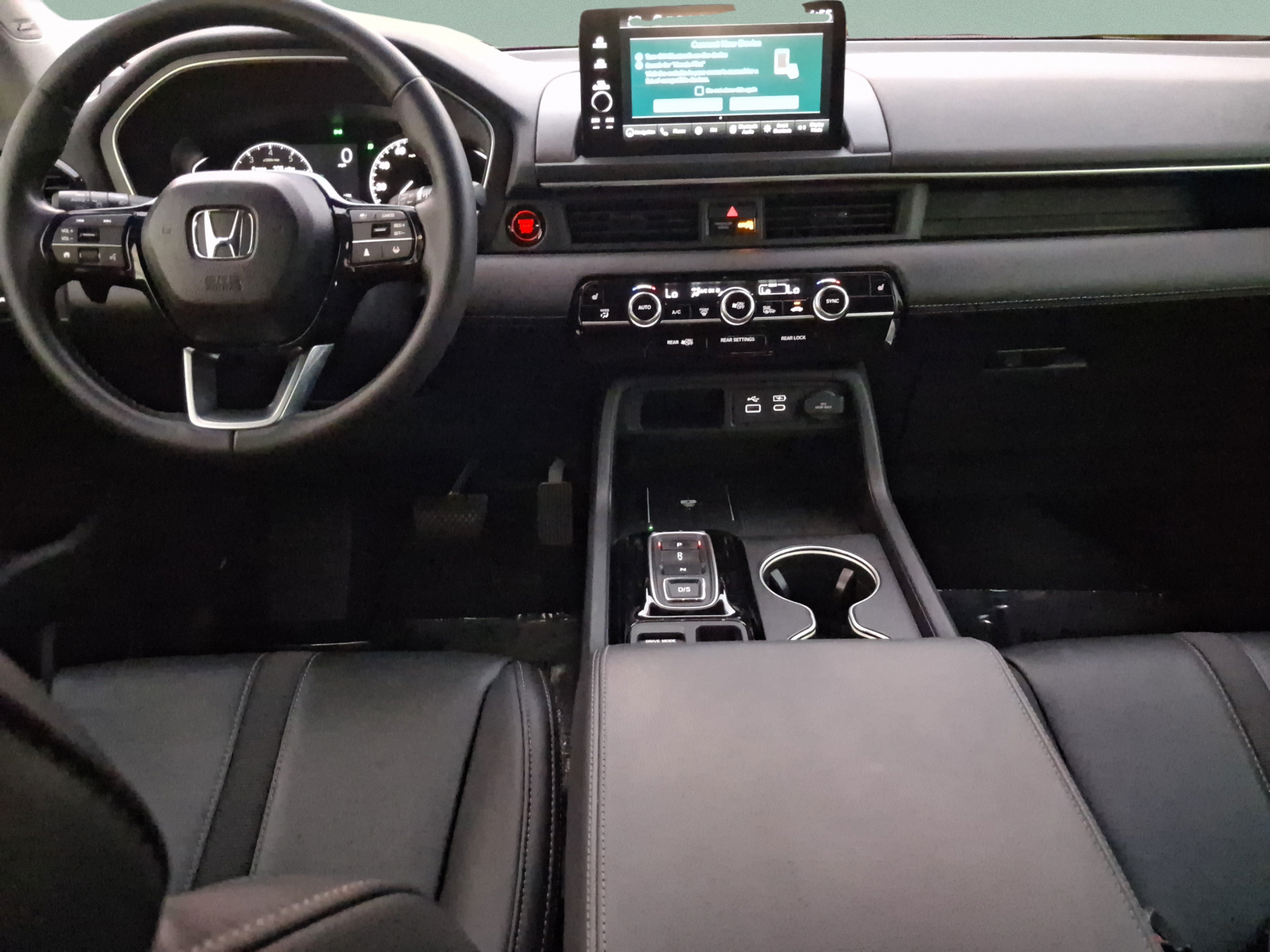 Used 2025 Honda Pilot Touring image 16