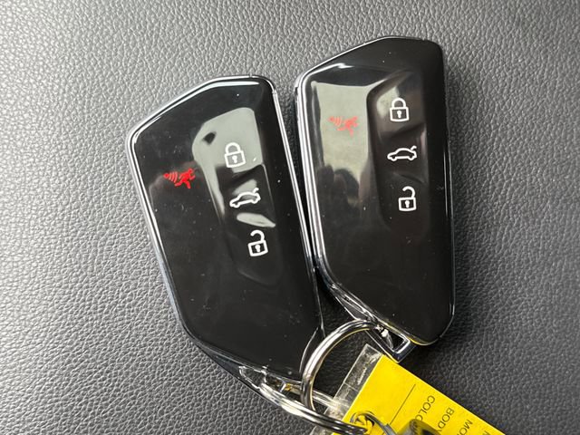 Used 2022 Volkswagen Golf R 2.0T image 35