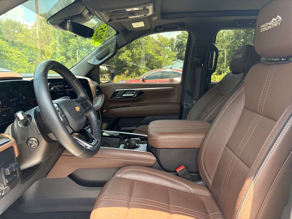 Used 2025 Chevrolet Suburban High Country AWD/4WD image 13