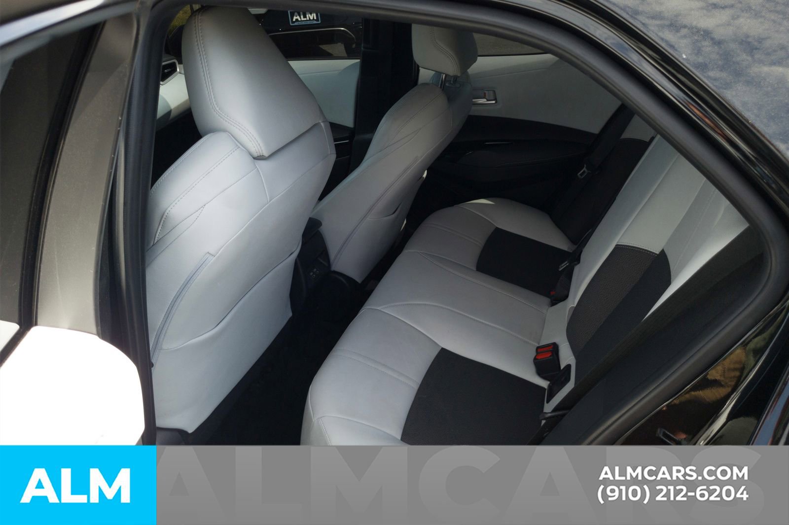 Used 2025 Toyota Corolla XSE FWD image 18