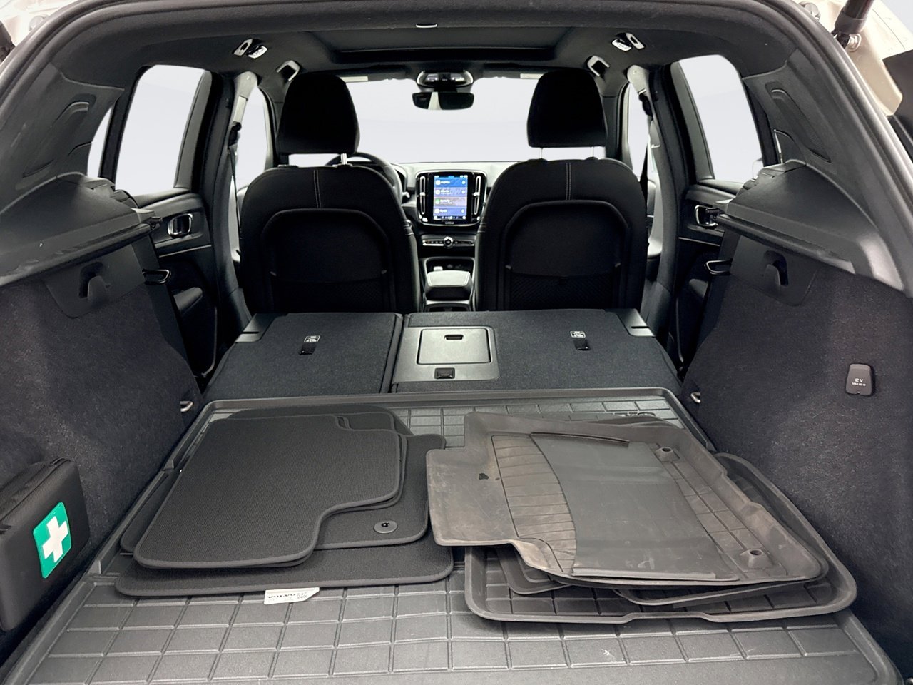 Used 2024 Volvo XC40 B5 Plus w/ Protection Package Premier image 21