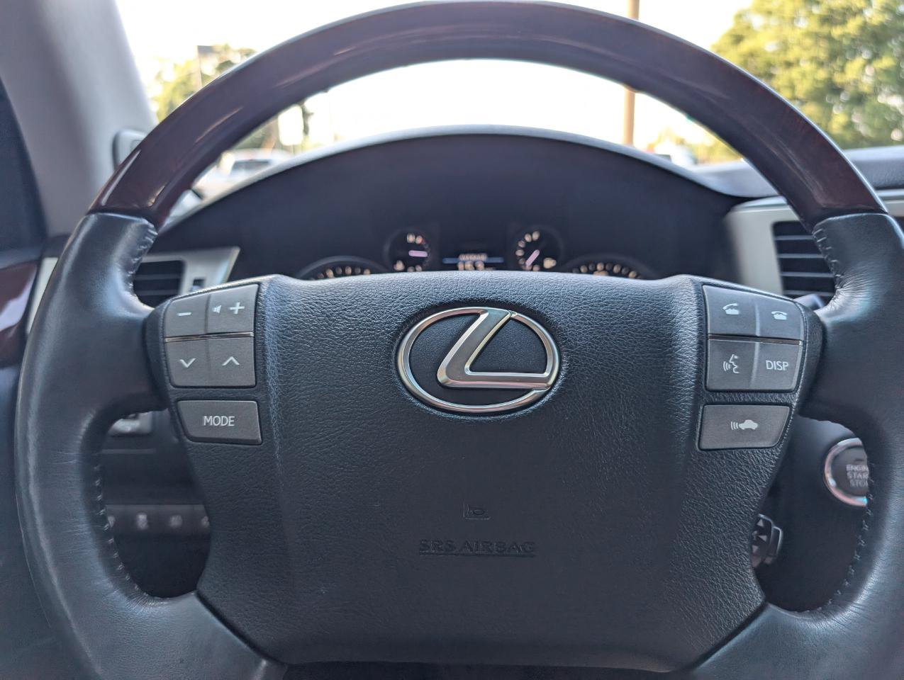 Used 2013 Lexus LX 570 4WD w/ Luxury Pkg w/Pre-crash image 14