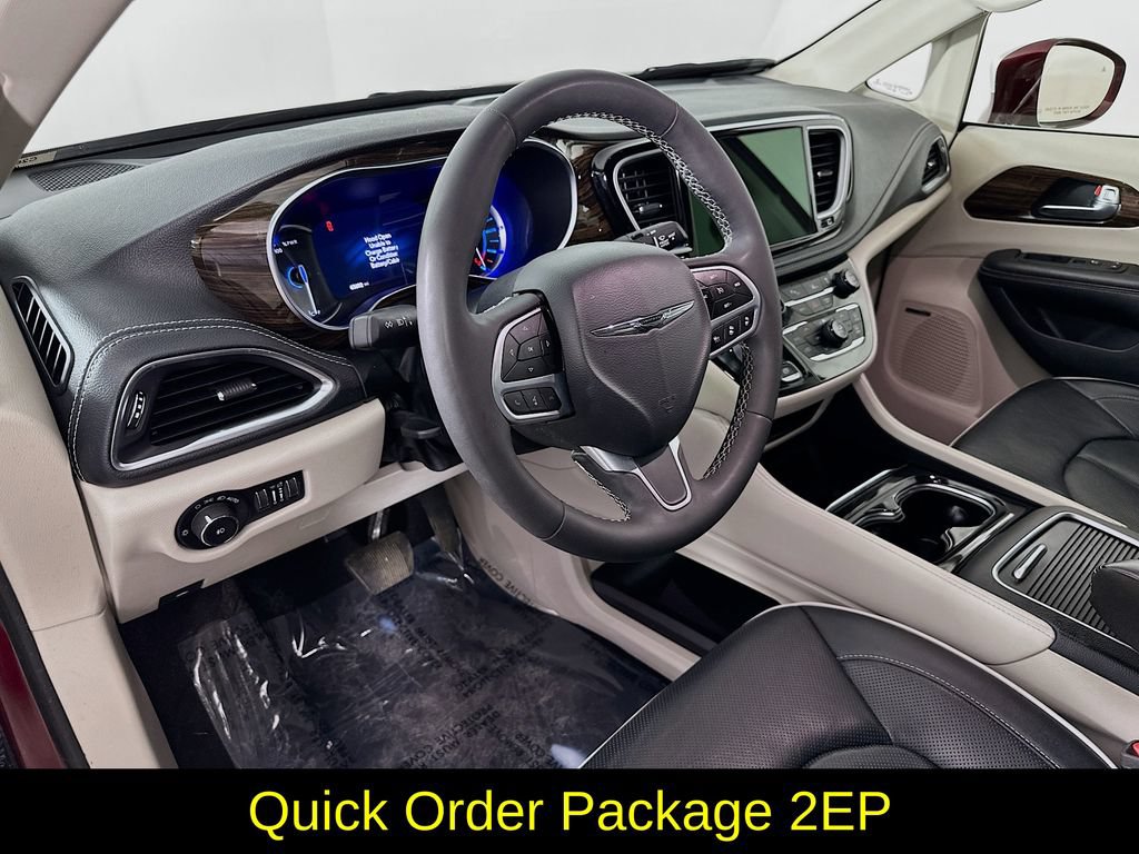 Used 2022 Chrysler Pacifica Limited FWD image 14