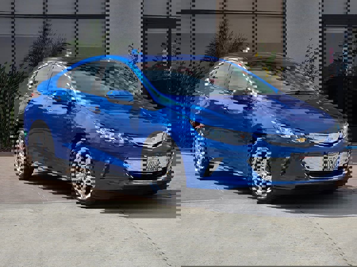 Used 2017 Chevrolet Volt LT w/ Comfort Package image 3