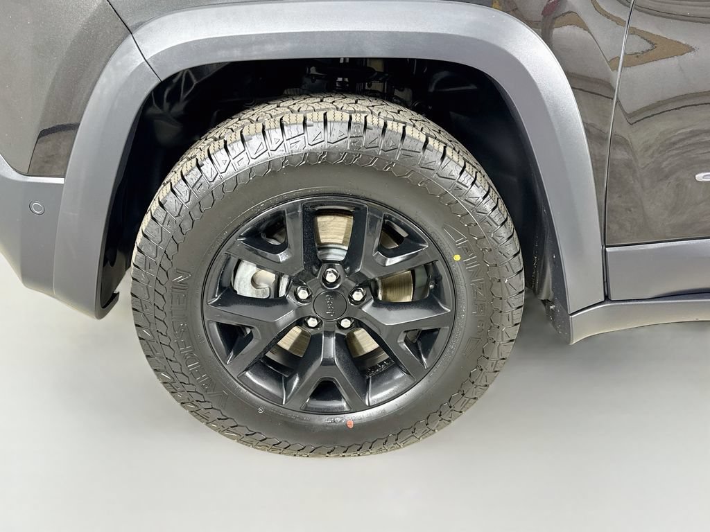 Used 2015 Jeep Cherokee Trailhawk w/ Comfort/Convenience Group AWD/4WD image 35