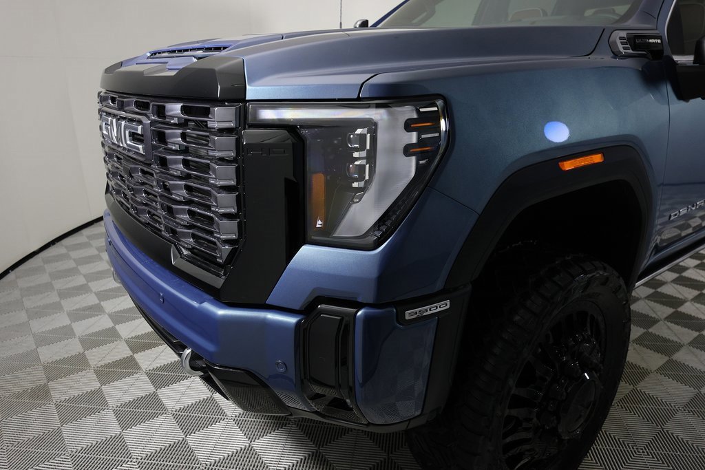 Used 2025 GMC Sierra 3500 Denali Ultimate image 42