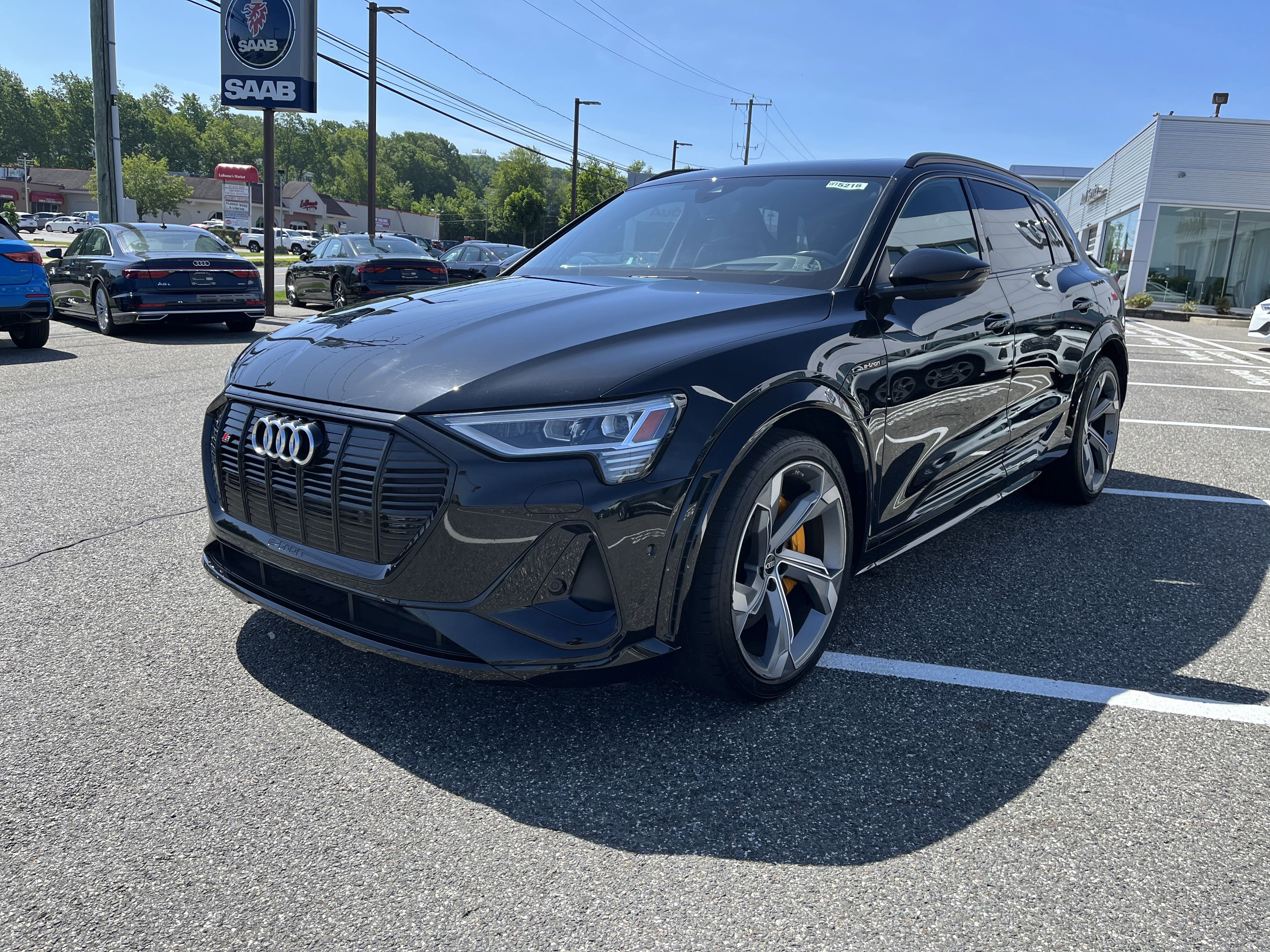 Certified 2022 Audi e-tron S Prestige w/ Prestige Package AWD/4WD image 3