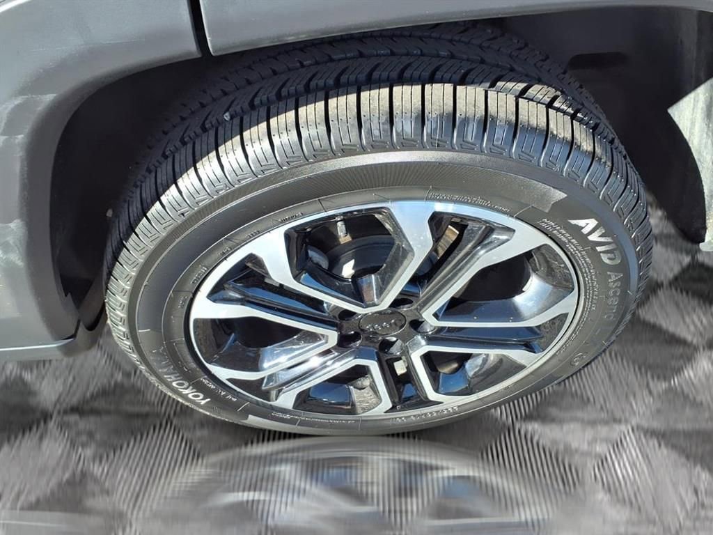 Used 2023 Jeep Compass Limited image 18