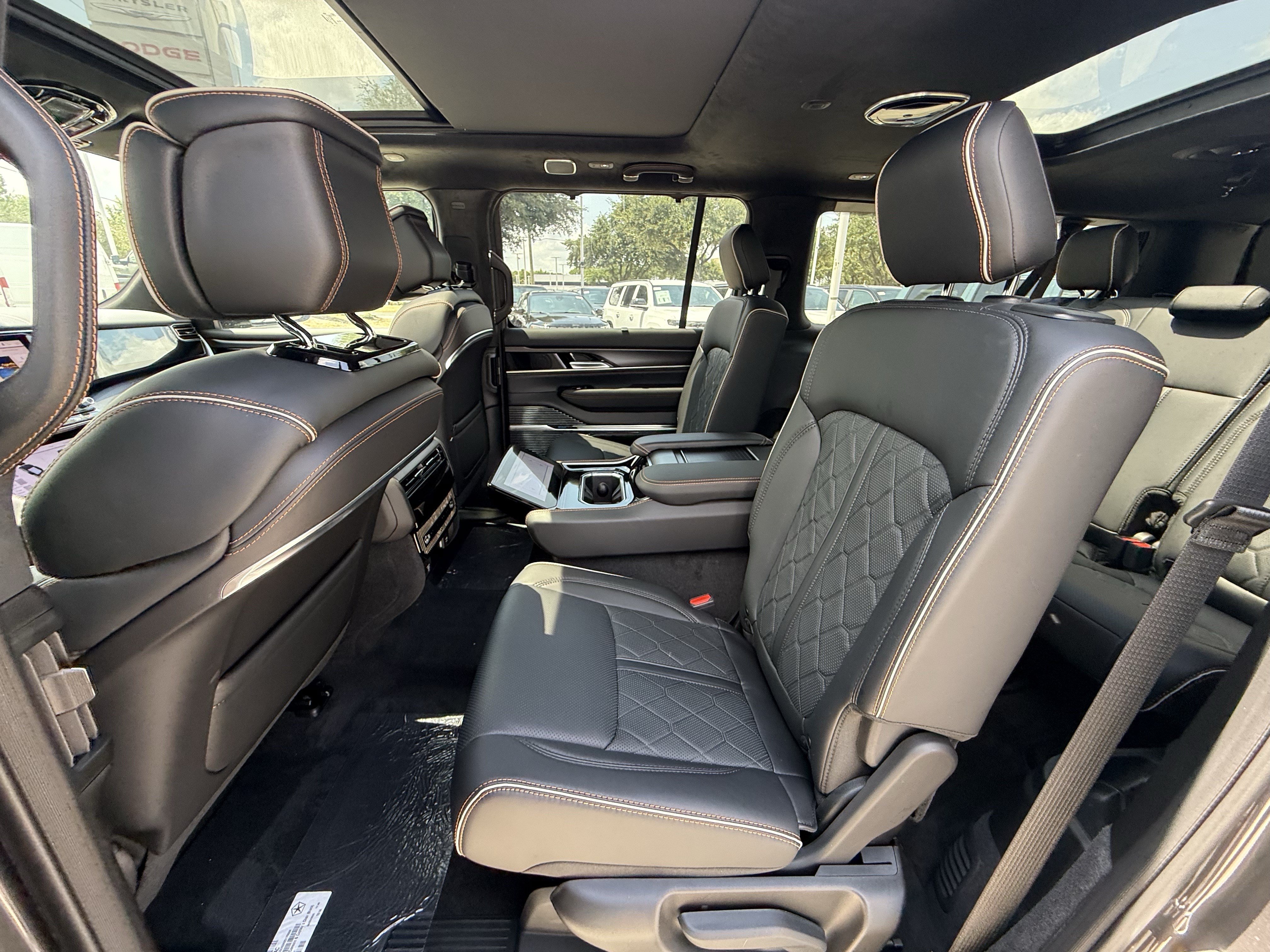 New 2026 Jeep Grand Wagoneer L Summit AWD/4WD image 17