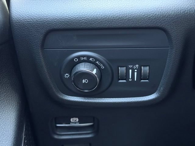 Used 2025 Jeep Grand Cherokee Summit AWD/4WD image 36
