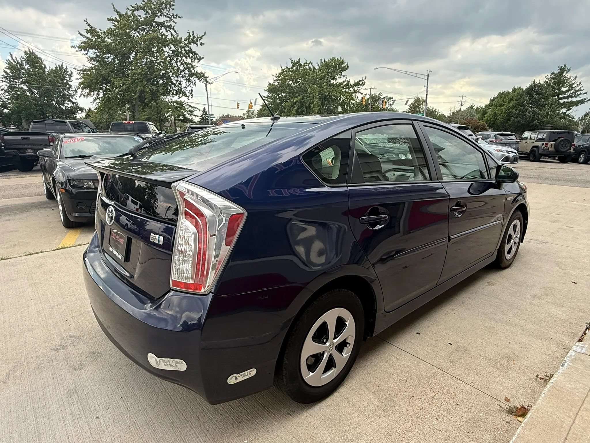 Used 2015 Toyota Prius Two FWD image 3