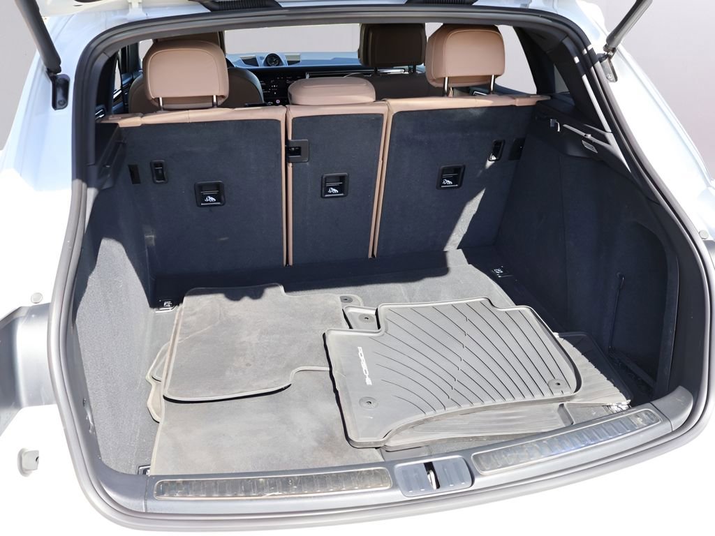 Certified 2023 Porsche Macan image 17