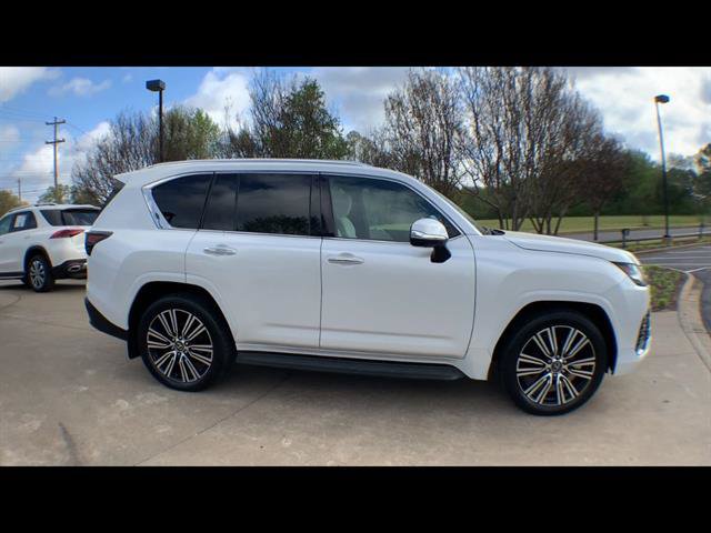Used 2024 Lexus LX 600 4WD w/ Luxury Package image 9