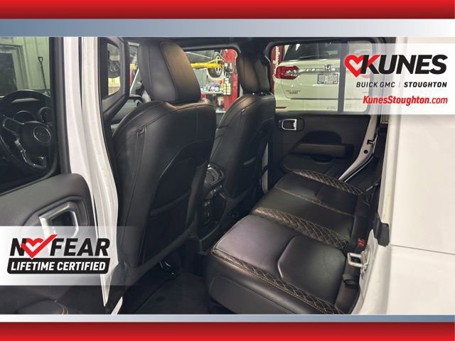 Used 2022 Jeep Wrangler Unlimited Sahara AWD/4WD image 19