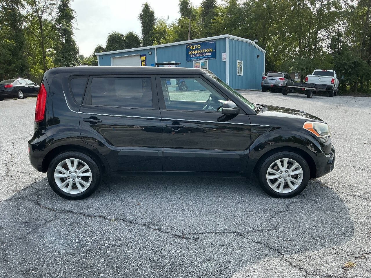 Used 2012 Kia Soul + w/ Audio Pkg FWD image 4