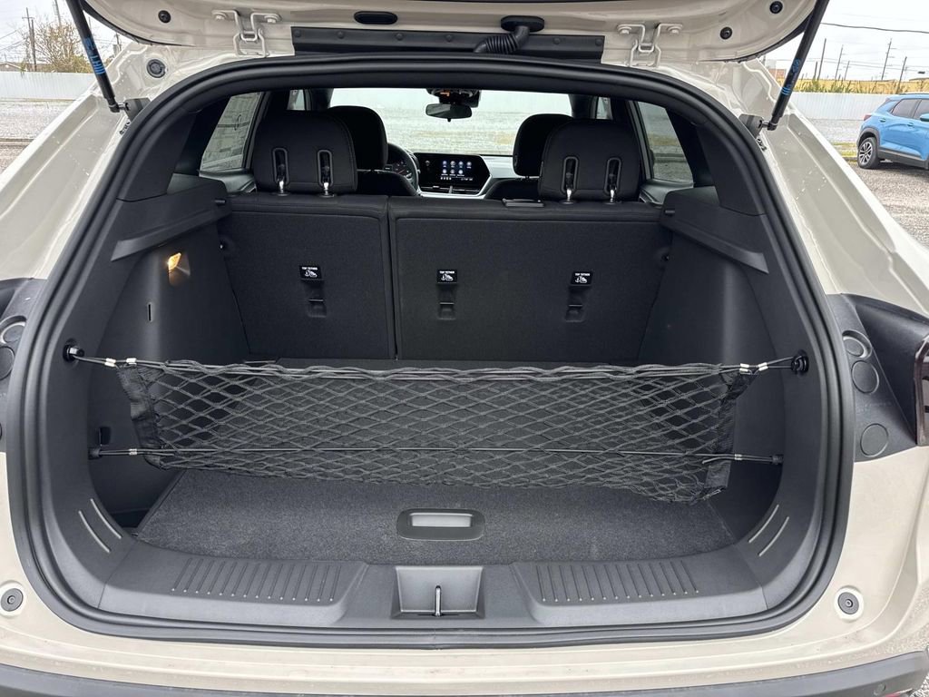 New 2026 Chevrolet Trax RS w/ Sunroof Package image 8