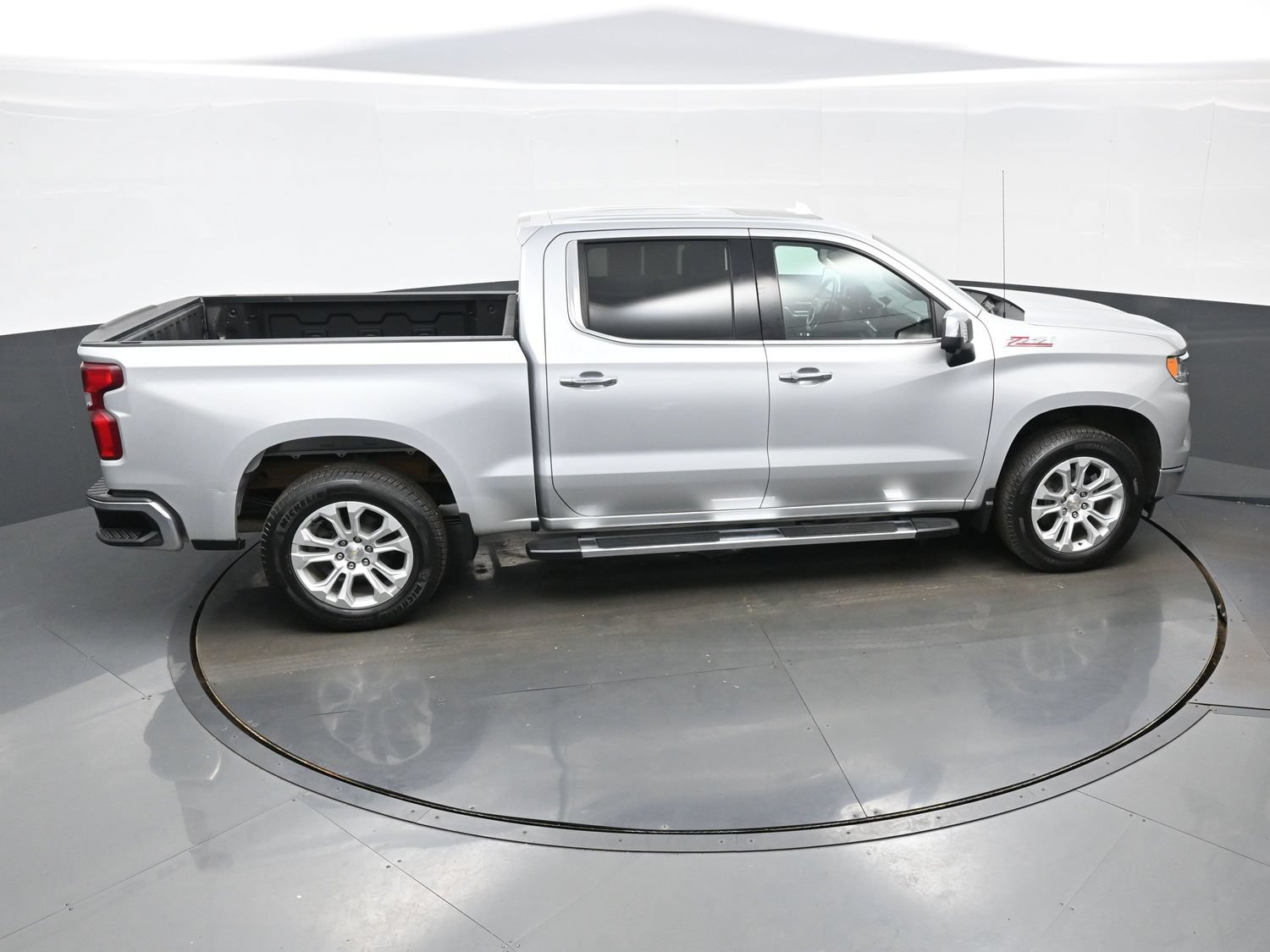 Used 2022 Chevrolet Silverado 1500 LTZ w/ LTZ Premium Package AWD/4WD image 40