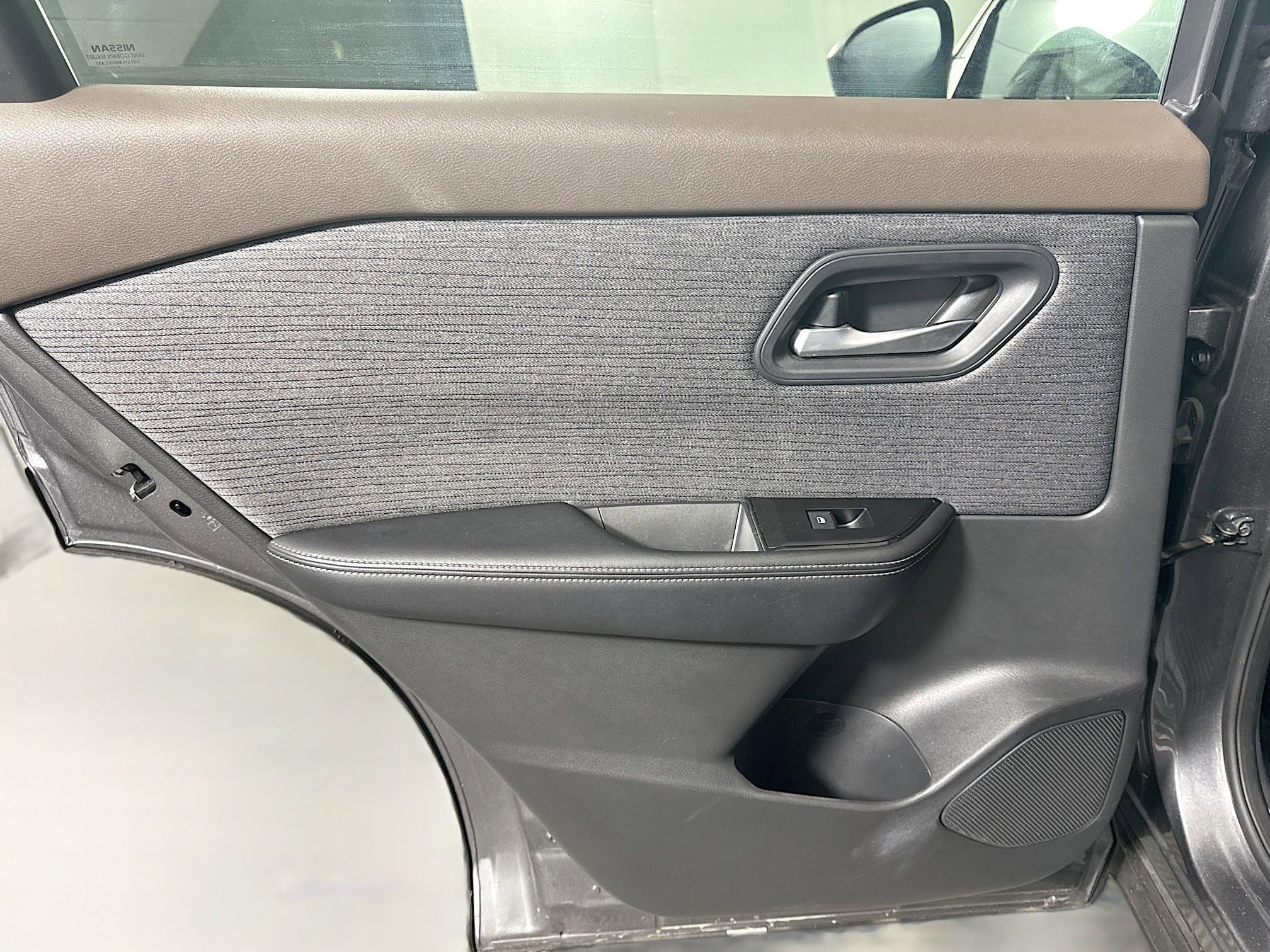 Used 2023 Nissan Rogue SV image 26