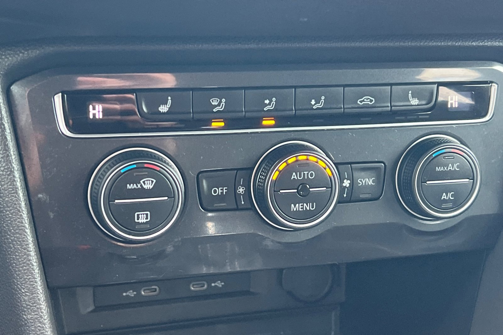 Used 2021 Volkswagen Tiguan SE image 17