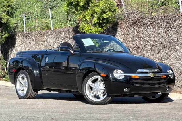 Used 2004 Chevrolet SSR w/ Preferred Equipment Group image 2