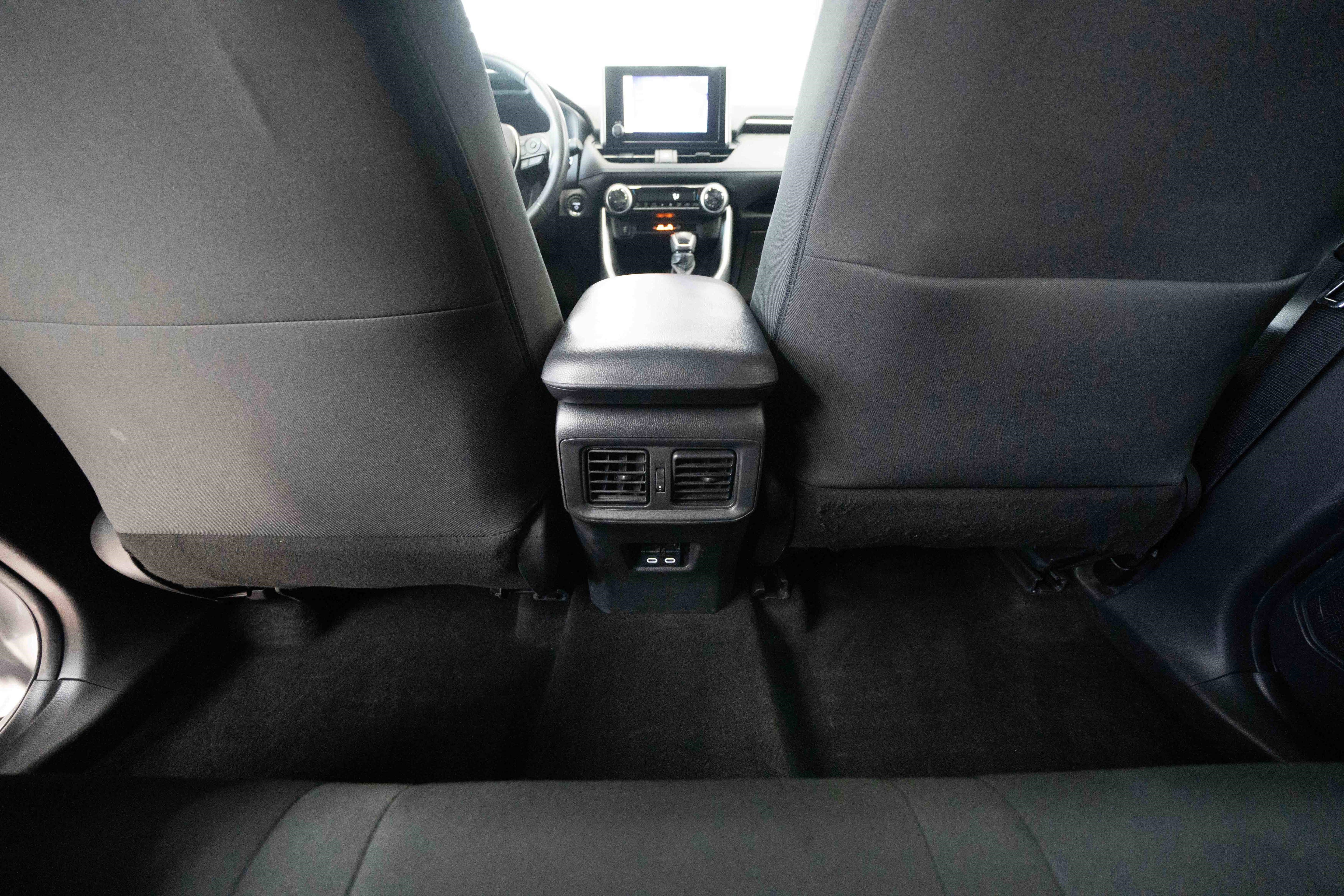 Used 2023 Toyota RAV4 SE image 23