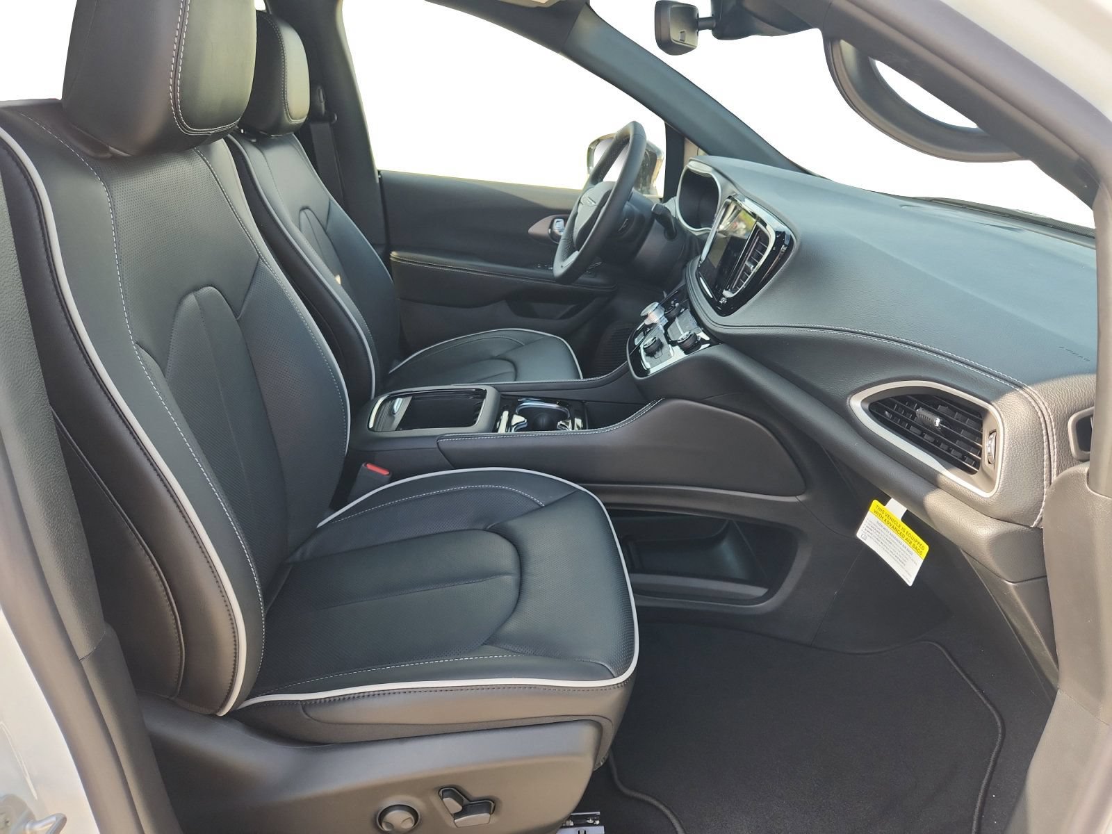 New 2027 Chrysler Pacifica Limited FWD image 24