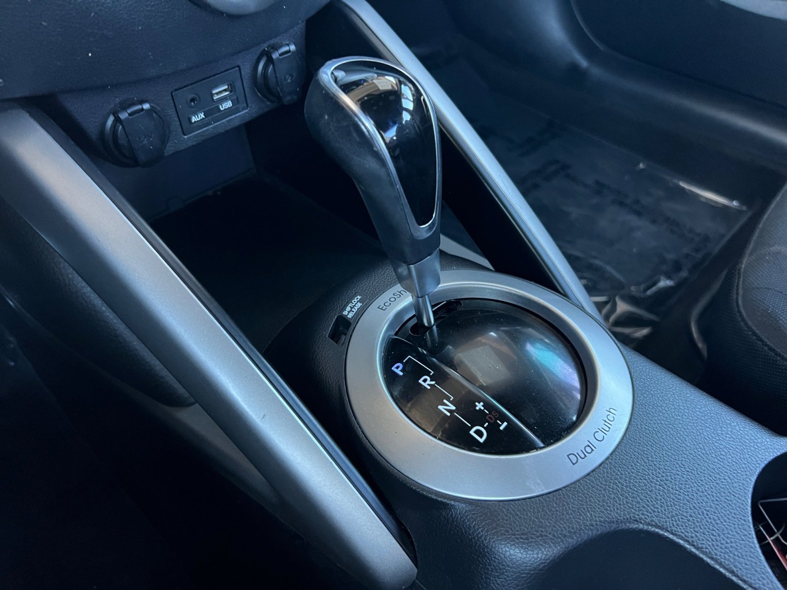 Used 2017 Hyundai Veloster Value Edition image 16