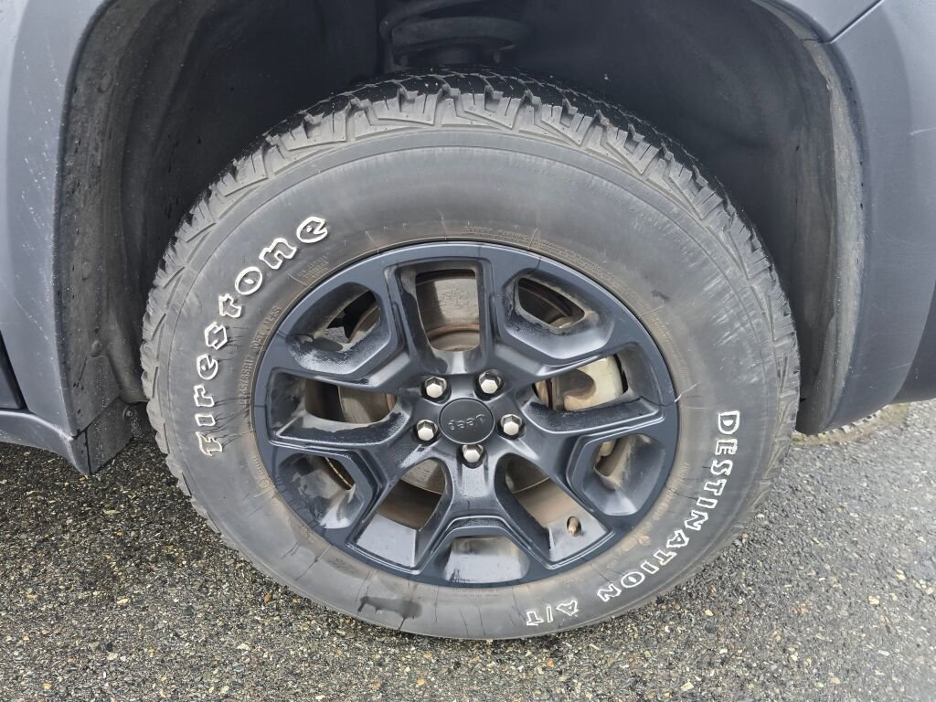 Used 2022 Jeep Cherokee Trailhawk w/ Trailer Tow Group image 9