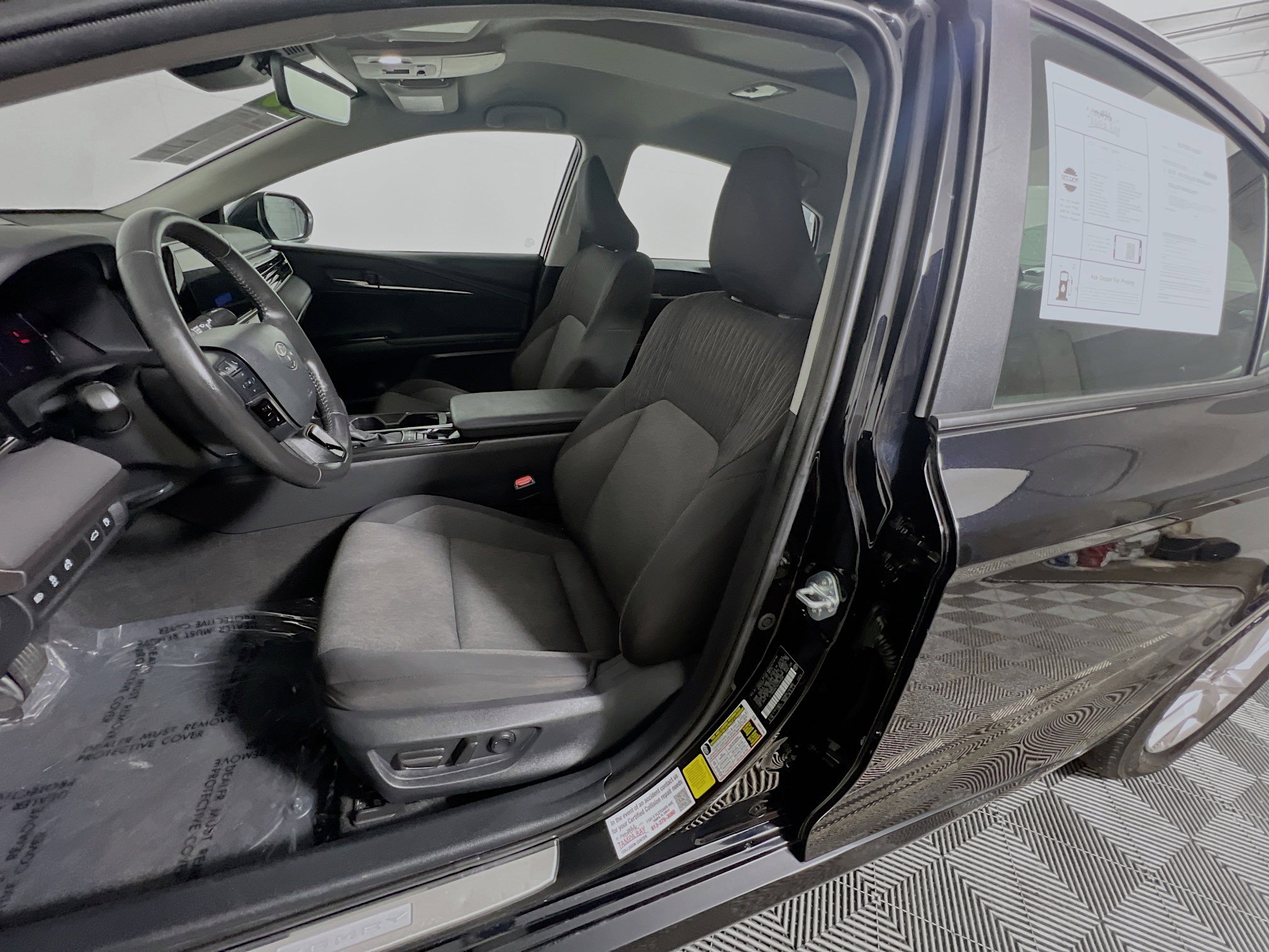 Used 2025 Toyota Camry LE w/ Convenience Package image 15