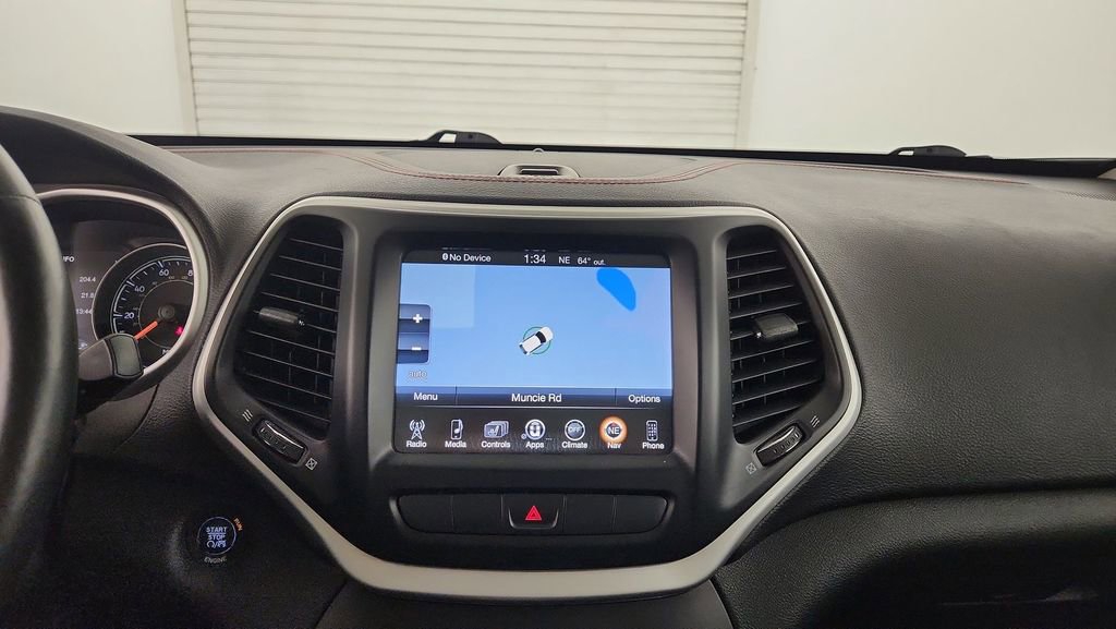 Used 2015 Jeep Cherokee Trailhawk w/ Comfort/Convenience Group AWD/4WD image 23