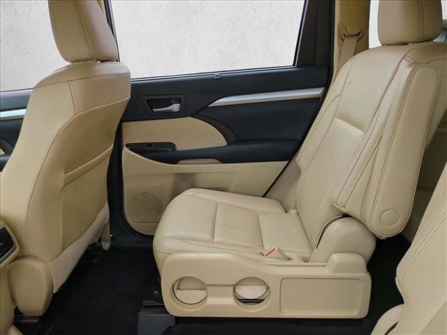 Used 2015 Toyota Highlander XLE image 19