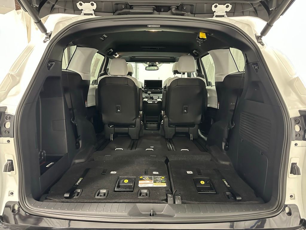 Used 2025 Toyota Sienna XSE image 48