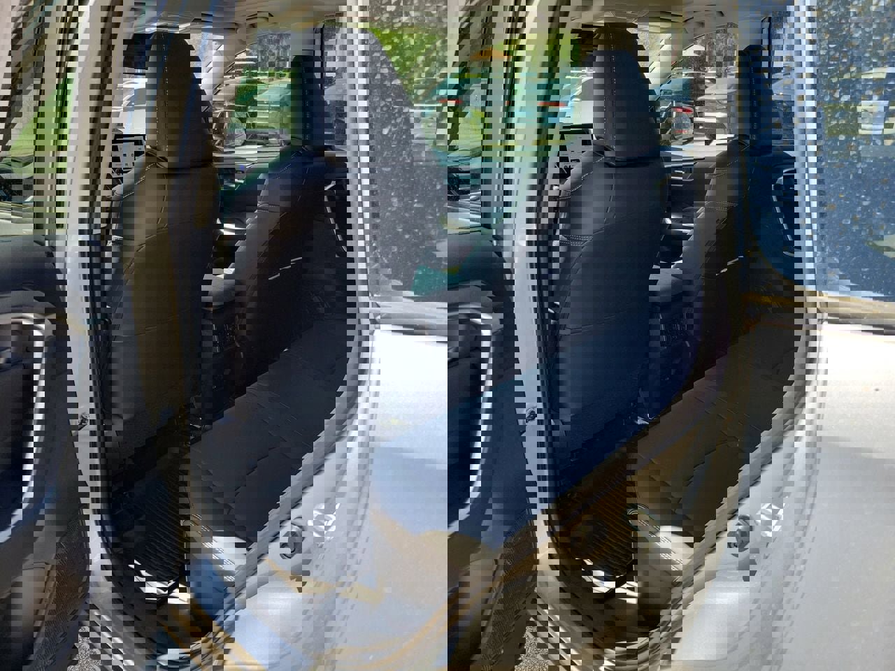 Used 2023 Toyota RAV4 XLE Premium image 10