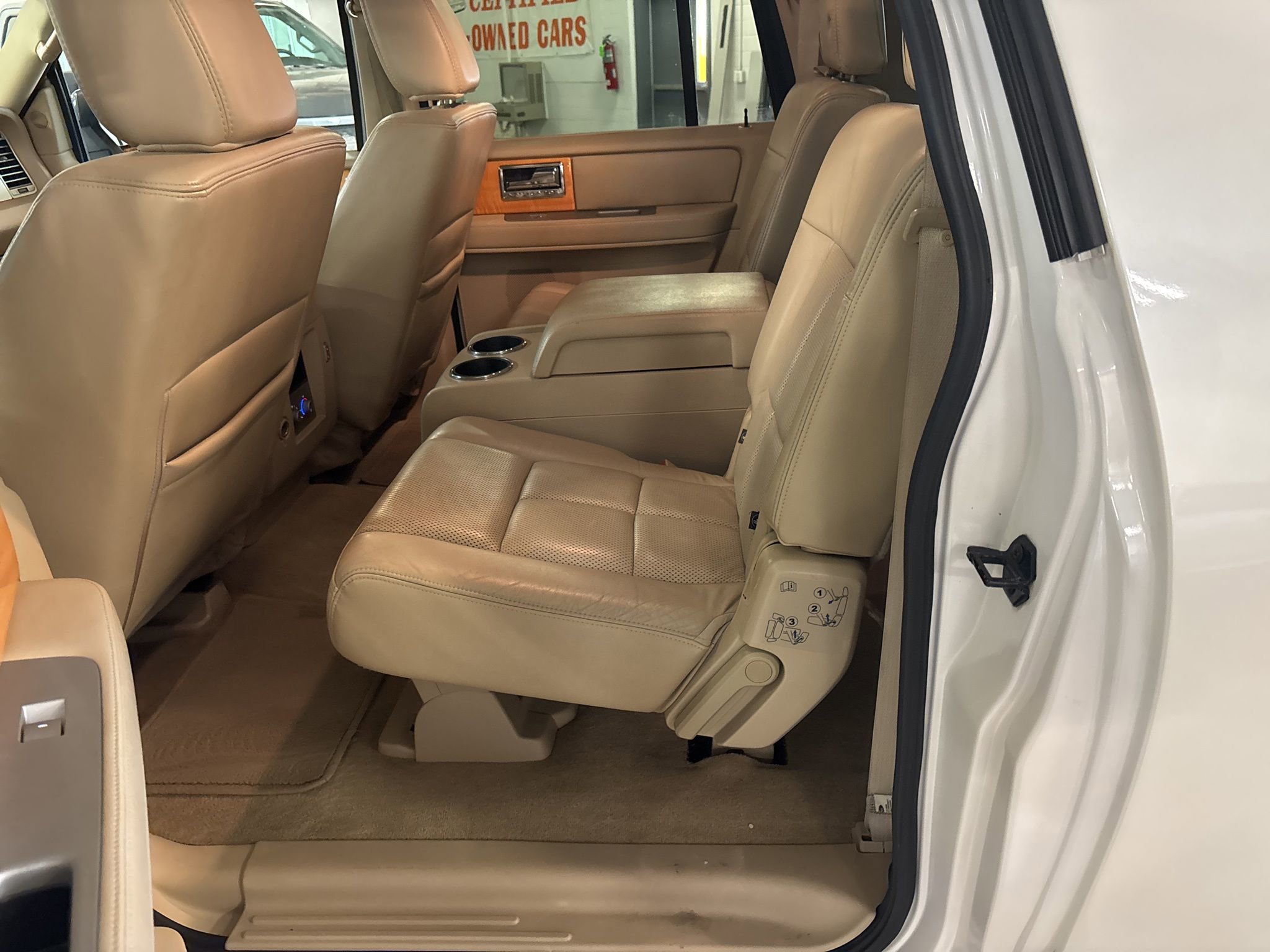 Used 2010 Lincoln Navigator L 4WD image 10