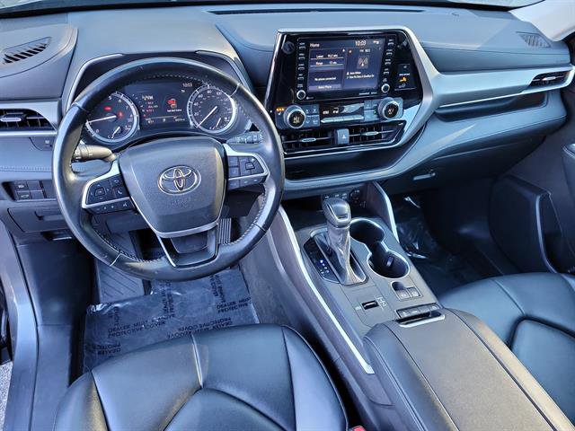 Used 2022 Toyota Highlander XLE image 10