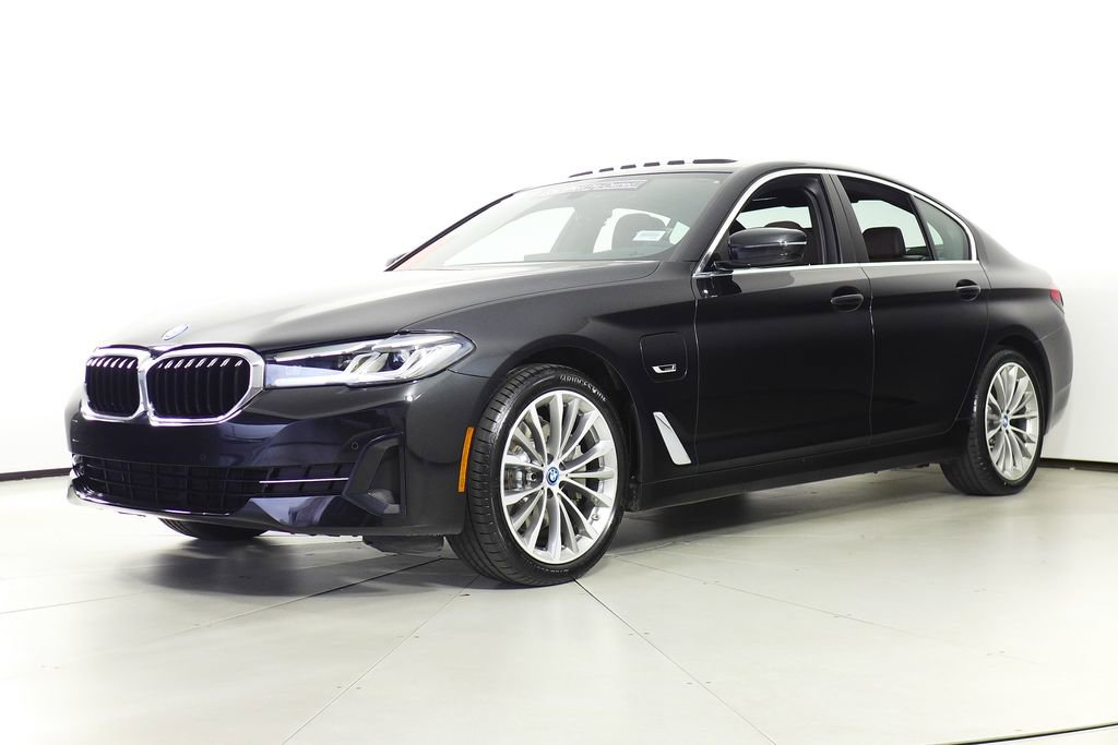 Certified 2023 BMW 530e w/ Premium Package image 2