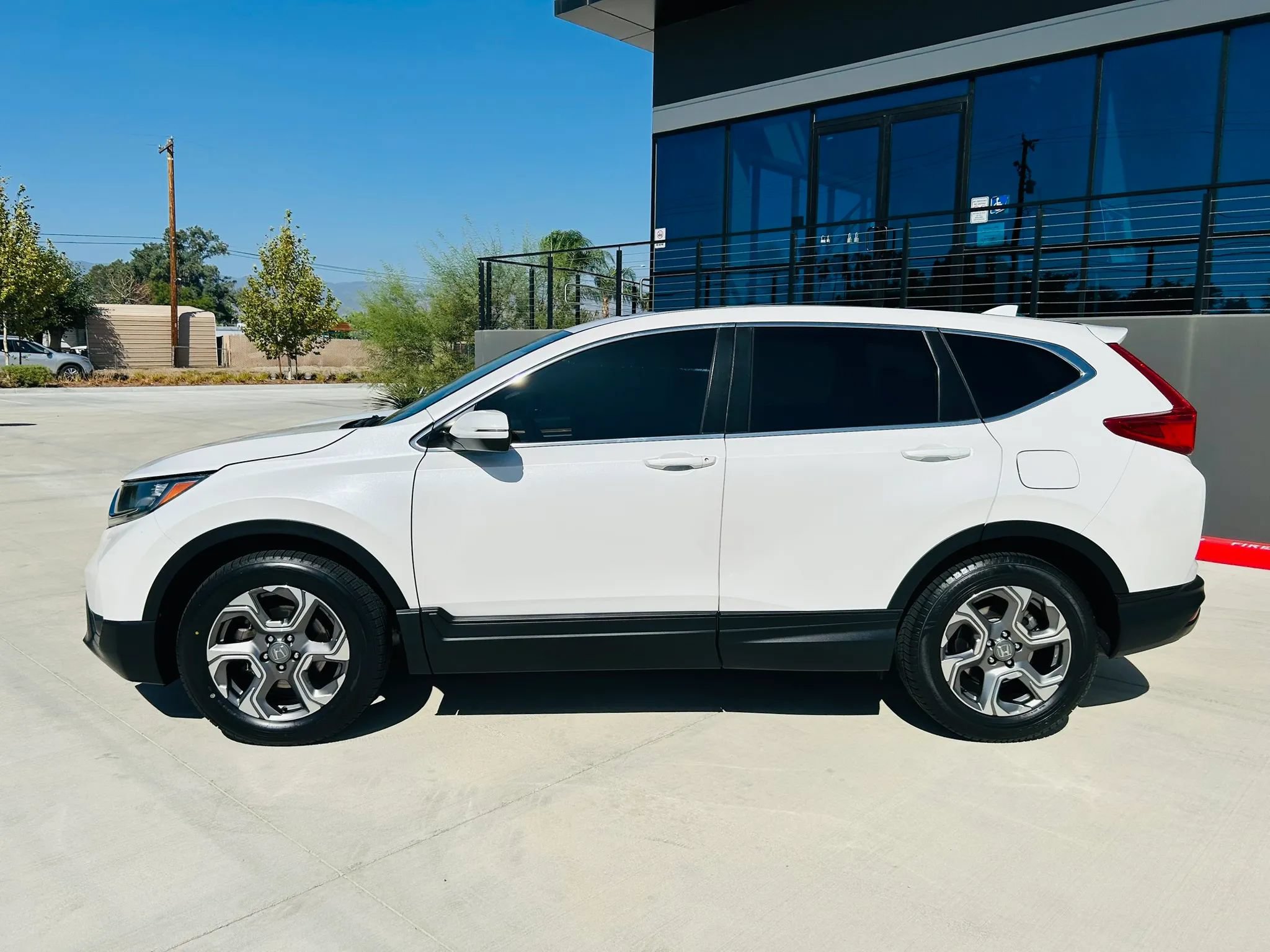 Used 2019 Honda CR-V EX image 3