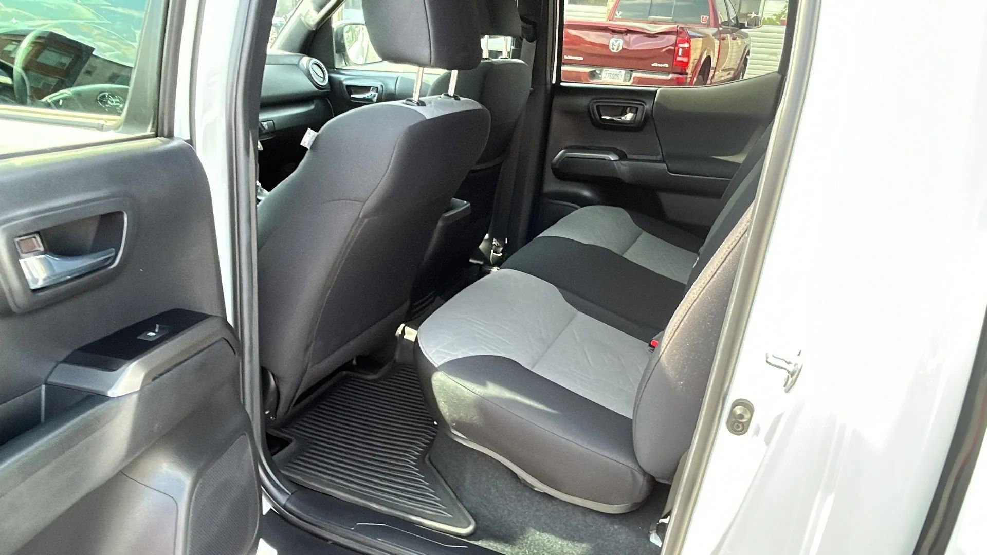 Used 2023 Toyota Tacoma TRD Off-Road image 12
