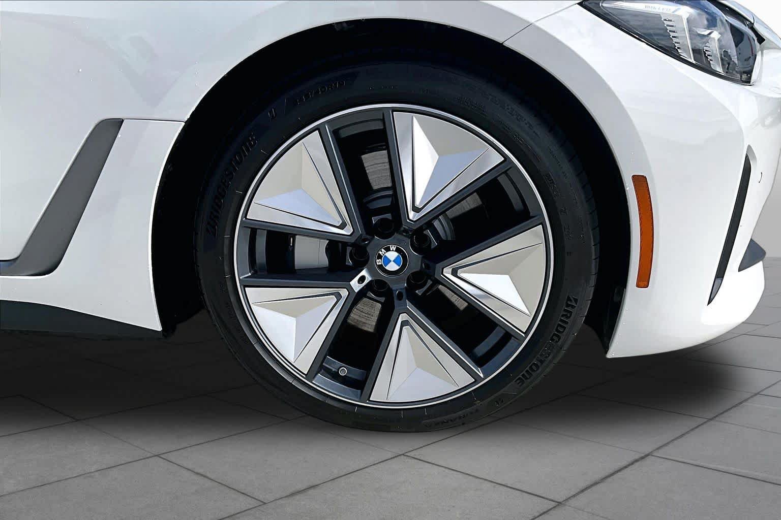 Used 2026 BMW i4 xDrive40i w/ Premium Package AWD/4WD image 9