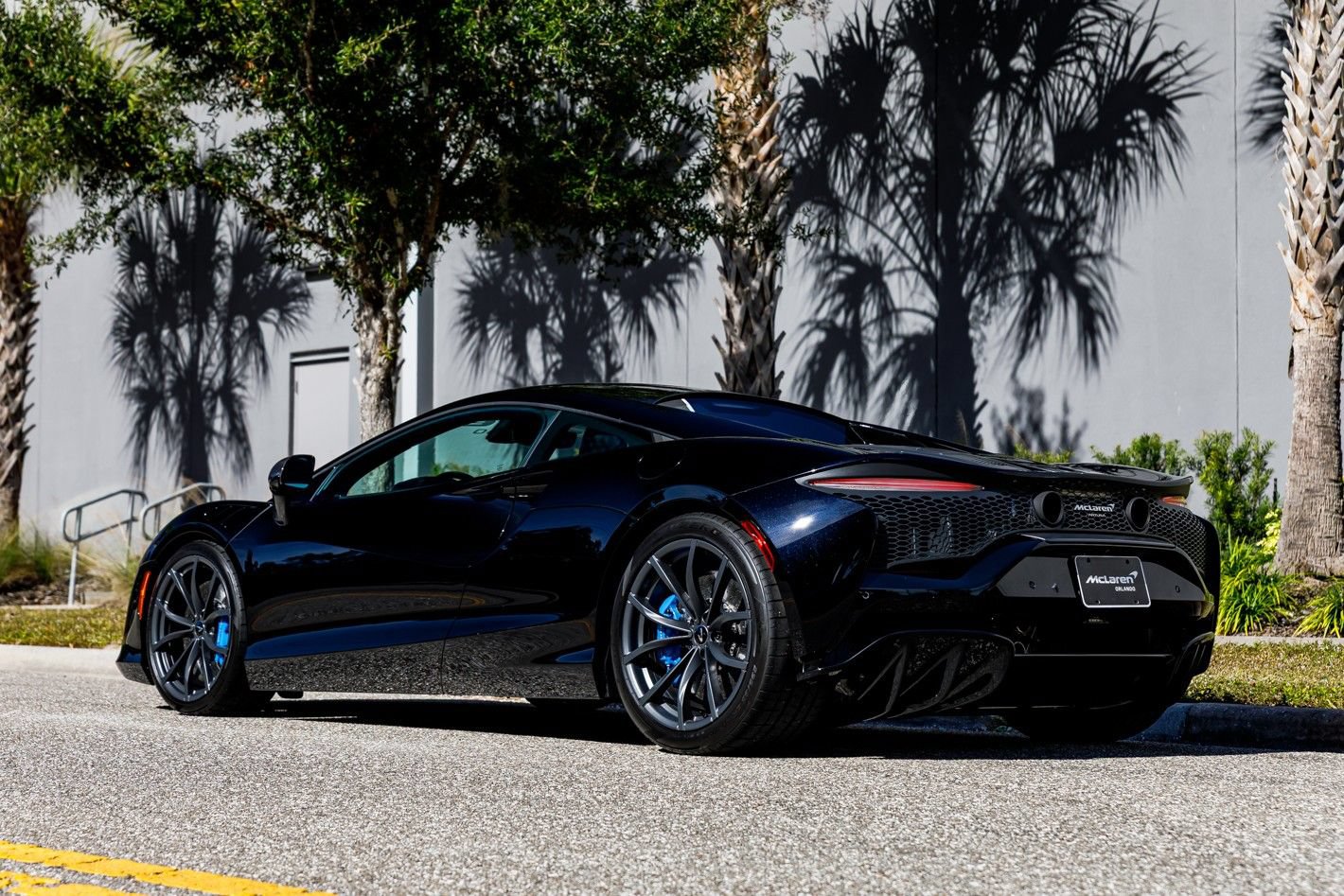 Used 2023 McLaren Artura RWD image 14