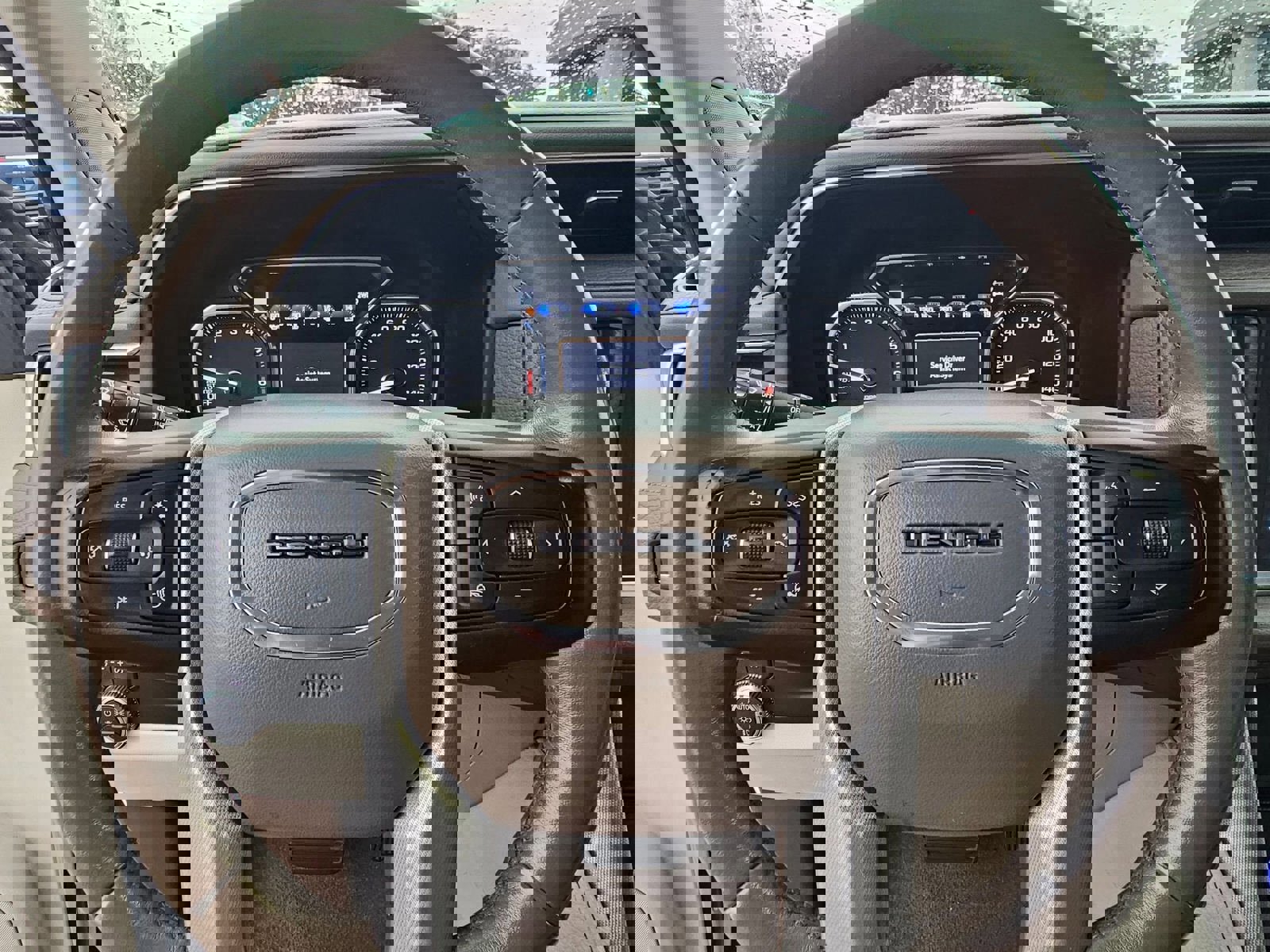 Used 2021 GMC Yukon Denali w/ Denali Premium Package image 11