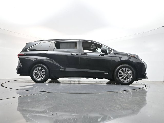 Used 2021 Toyota Sienna XLE FWD image 50